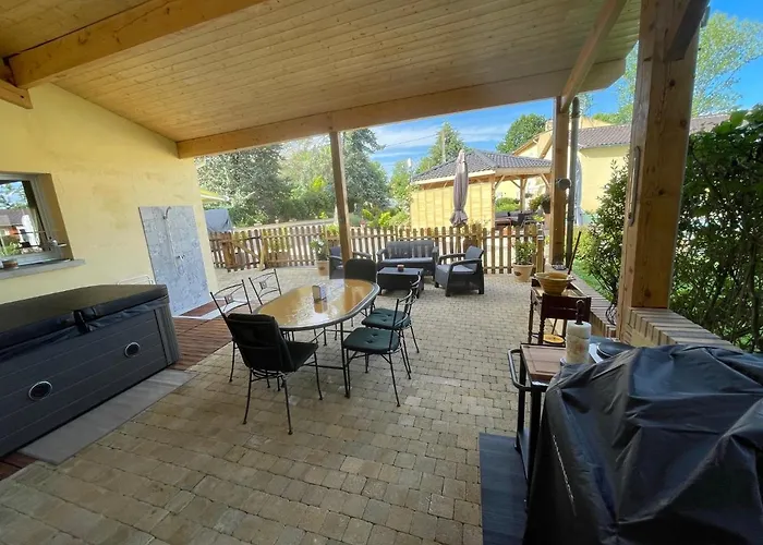 Gîte les Noisetiers Maison familiale avec piscine