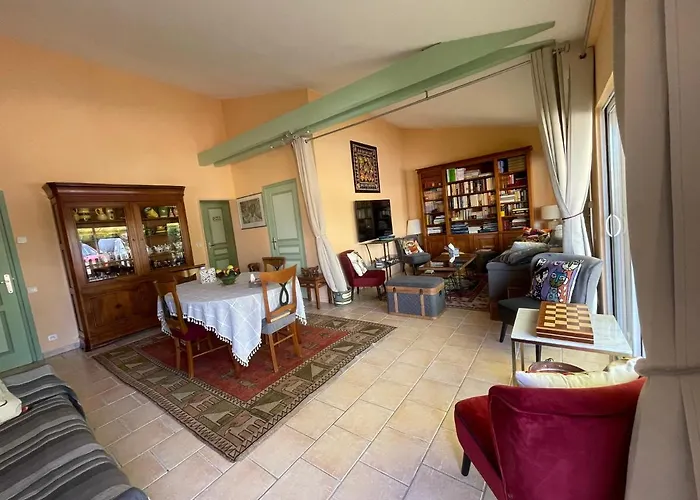 Gite Les Noisetiers Maison Familiale Avec Piscine
